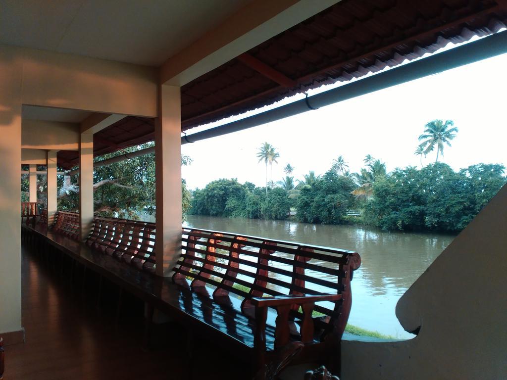 Homestay Backwater Breeze *