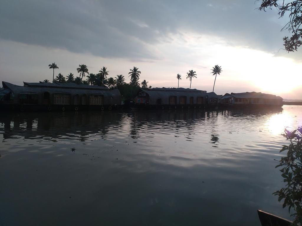 Homestay Backwater Breeze *